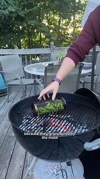 one of my favorite grilling tools: my rolling grill basket! 🔥🫛🌶️🧅#grilling #veggies #dietitian