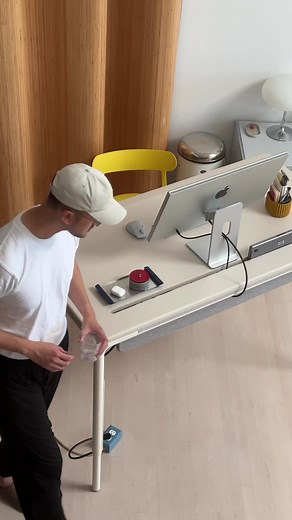 Yes I finally got a proper desk for my work station. beflo sent me this beautiful smart sit-stand-desk and I think it’s one of the most beautifully designed desks on the market. Everything you need to know about this desk: • height adjustable 29” to 47” with sleek hidden legs • width 59” x depth 31.5” • brightness and color adjustable ambient LED light strip • touch screen control • 4 x under desktop built-in power plugs • built-in USB-A, USB-C ports 3.5mm earphone jack • super smooth and scratc