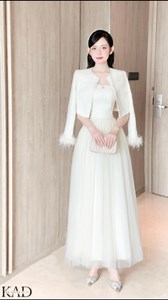 𝐋𝐀𝐌𝐎𝐎𝐍 𝐒𝐄𝐓 Nâng tầm phong cách cùng KAD với Lamoon set được thiết kế trên nền chất liệu dạ Tweet kết hợp đầm layer lưới mềm mại và uyển chuyển. Chi tiết đính kết pha lê tinh xảo cùng điểm nhấn lông vũ sang trọng tạo lên bộ cánh hoàn hảo giúp nàng toả sáng mỗi dịp đặc biệt. ___________________________ Mã: A84-D84-K Phụ kiện: Charm lông vũ pha lê Size: S M L XL. | KAD Design