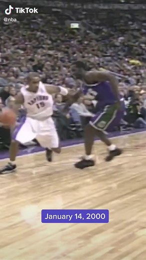 Vince Carter… off-the-backboard TO HIMSELF! 🔥 #nba #trickshot