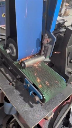 Symmetrical grinding of both sides of the parting line of the hardware tools,#welding #shortvideo