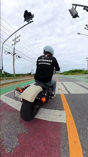 Harley Davison iron 883 Vance & Hines exaust #HarleyDavison #iron883 #vanceandhines
