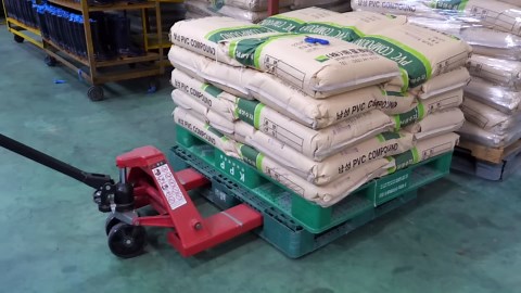 How Skilled Techniques Create Quality Rubber Boots