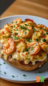 🌊 Southern-Style Seafood Crab & Shrimp Stuffed Potatoes – Crowd Favorite! 🦀🍤 Creamy and indulgent with classic Southern character, these baked russet potatoes are filled with tender shrimp and sweet crab folded into a silky cheddar cream sauce. The contrast between crisp potato skins and rich seafood filling delivers a composed, deeply satisfying dish. 🛒Ingredients : 4 large russet potatoes 1 tablespoon olive oil Salt, to taste 2 tablespoons butter 1/2 small onion, finely chopped 1/2 red bel