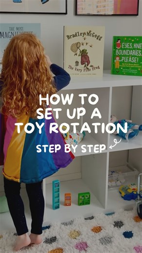 NICKI • Toys Books & Play Ideas on Instagram: "🧸 Rotating our toys saves my sanity as a mom to 3 toddlers (twin 1.5 year olds and a 3.5 year old)! ➡️ comment TOY STORAGE for all my favs! They are so much better at playing independently and they play for longer! Whenever I update our toy rotation I do these things: 1. Pull out ALLL the toys. All of them! 2. Sort them into 4 piles. 3. I have 3 bins. Each pile goes into a bin. 4. The 4th pile stays out for the kids to play with. 5. All the big toy