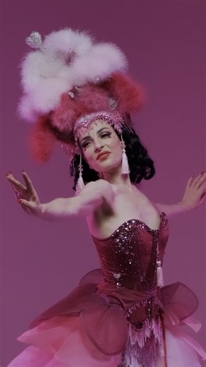 Term 3 has just kicked off at @bombshellburlesque Are you all signed up for your dose of sexy sparkle? Showgirl moment captured by @camattreephotovideo #burlesque #showgirl #dancer #Brisbaneburlesque #bombshellburlesque #fyp #glamour #explorepage | Lucy Luxe