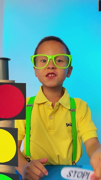 📦 Secret Signals – How Traffic Lights Keep Us Safe! 🟢🟡🔴