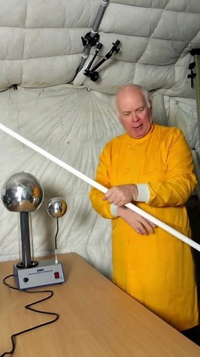 Lighting a Fluorescent tube using a Van de Graaff