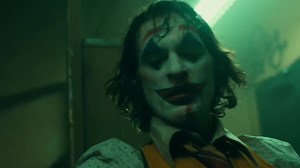 41K views · 659 shares | CLIP DE #JOKER Se ha lanzado de manera oficial la escena del baño de la película de #Joker, en mi opinión de las mejores de la cinta que acompañada de un estremecedor soundtrack aporta un toque hermosamente tétrico a la danza de Arthur en su cada vez más descenso a la locura. -Tio Cine | CINE + | Facebook