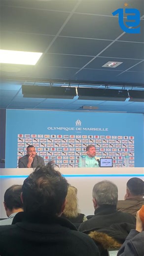 🎥 Jacques « Pancho » Abardonado 🇫🇷 en #ConfOM : « Quand on n’est pas bien, il faut faire au plus simple pour que le joueur n’ait pas à réfléchir. Il faut les mettre dans les meilleures conditions possibles, à leur poste. Pour le gardien de but, vous saurez demain qui sera titulaire. » 🎙️