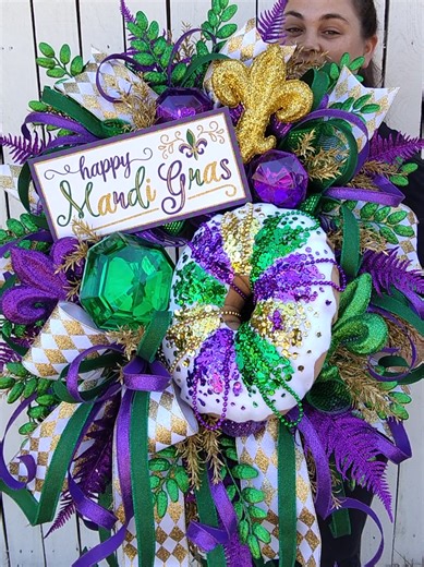 We getting ready for Mardi Gras inside the Just Add Glitter Design Group 💜⚜️💚 This wreath is available & I have 1 fake king cake left in my shop 💜⚜️💚 #kingcake #mardigras #mardigras2026 #frontdoordecor #wreath