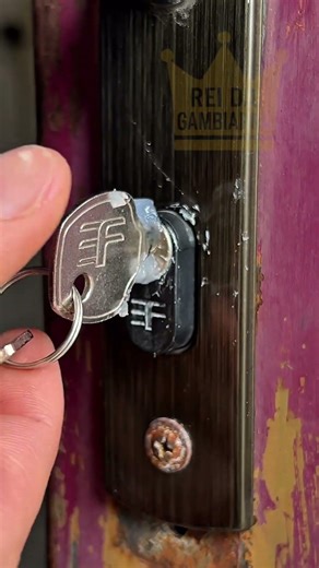 Coloque vaselina na sua chave e depois me agradeça #truques #dicas #fypシ゚ #chave #façavocêmesmo