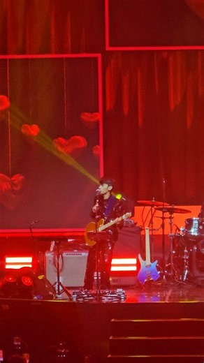 Sweetnotes Music show opens with their rendition of "Nothing's Gonna Stop Us Now" here at Smart Araneta Coliseum Presented by NSYSHOWS #SweetnotesMusic | Manila Concert Scene