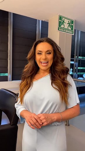 ¿Les recuerda algo? 😏😏🙈#tvazteca #television #show #Presentadora #Presentadora #vengalaalegria #12corazones #laparejaideal #vengalaalegriatva