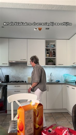 Als verrassing gaan ontbijten bij oma met alle kleinkinderen! 🤎 #fyp #gezellig #familie