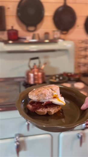 Lisa morgan on Instagram: "We had a lot of people over so we made sourdough English muffins for breakfast."