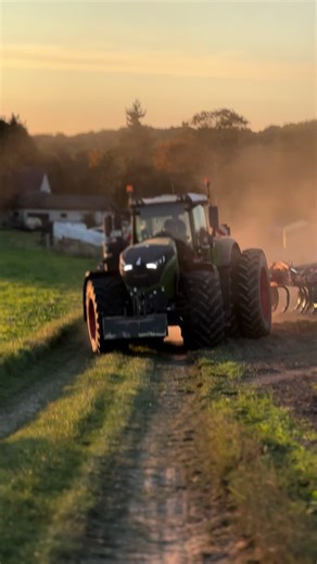 Exploring the Fendt 1050 in Modern Agriculture