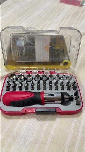 Hyper tough ratcheting socket and bit set