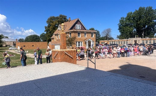 Look: Large crowds gather to see blessed statue touring NE Ohio