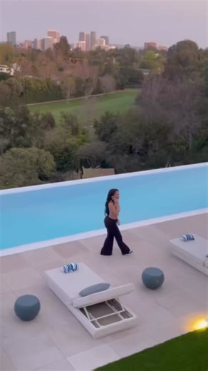 Mood cause the budget was approved NANi OTW ❄️❄️❄️ #fypシ #saweetie #icygirl #saweetieedit #liveperformance #femalerap #nani