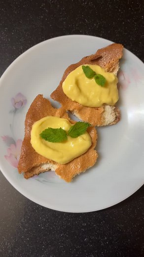 Joylan Feleciano on Instagram: "I learned the hard way that making a pavlova requires attention to detail! Despite being relatively easy to make, I encountered several issues that led to a disappointing outcome. Use granulated sugar that’s dry and free of moisture, as excess moisture can cause the meringue to collapse. Cream of tartar is a better choice than white vinegar, as it provides more stability and less moisture. Ensure you use sufficient sugar for the amount of egg whites, as insufficie