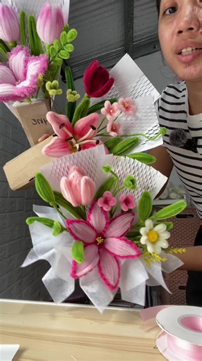mhoney comb wrapper para mas maganda ang bouquet #craftersoftiktok #crafter #fuzzywire #fuzzywirebouquet #bouquet