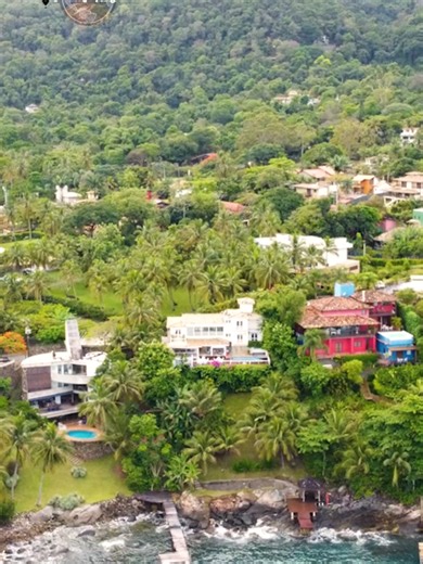 Mansão Espetacular Alto Padrão em Ilhabela Litoral Norte de São Paulo. Essa mansão incrível está disponível para locação no site VRBO abaixo segue o link com todas as informações. https://www.vrbo.com/pt-br/imovel/p937153?chkin=2026-02-06&chkout=2026-02-08&d1=2026-02-06&d2=2026-02-08&startDate=2026-02-06&endDate=2026-02-08&x_pwa=1&rfrr=HSR&pwa_ts=1767818986273&referrerUrl=aHR0cHM6Ly93d3cudnJiby5jb20vSG90ZWwtU2VhcmNo&useRewards=false&adults=2&regionId=553248635976625634&destination=Feiticeira, Il