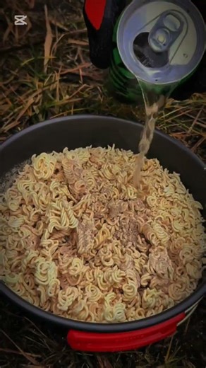 Water boiling in a can #survival #adaptablesurvival #bushcraft #creativesurvival #outdoorwork