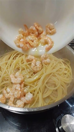 🦐 Shrimp Aglio e Olio Spaghetti #aglioeolio #easyrecipe #shrimppasta #asmrfood #comfortfood
