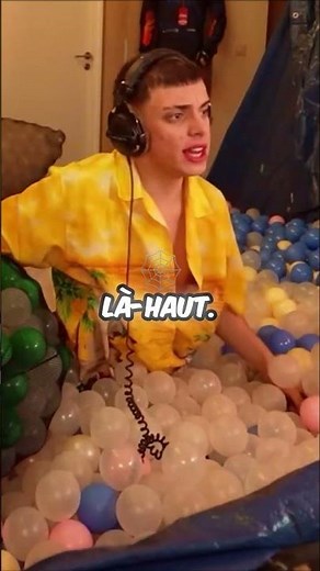 30 000 balles débarquent dans le salon : un chaos total !