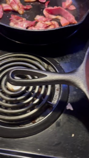 JD Farms burgers for dinner last night 👀🍔 seasoned up with our Winky Way blend — perfection! Come grab some burgers and seasoning for yourself at JD Farms and make dinner easy (and delicious)! Open Tues-Fri 10-6, Sat 9-3 7 S Central Idabel, OK (Red awning, Grand Central Station) #JDFarms #ShopLocal #WinkyWaySeasoning #FarmFresh #LocalBeef #castiron #DinnerDoneRight #IdabelOK #SupportLocal #BurgerNight #meatmarket #shopsmall #heartofidabel #locallyownedandoperated #FromOurFarmToYou #freshbeef #