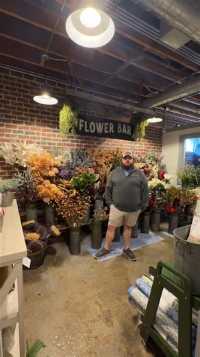 Our new Flower Bar Room is full of real-touch florals and greenery 🌿 Mix, match, and make something beautiful — zero watering required! 💐 📍 624 New Bridge St., Jacksonville 🕰️ Open Monday–Saturday, 10–5 | The Tattered Cottage