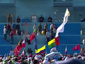 Papa Francisco e os jovens participam das meditações da Via-Sacra