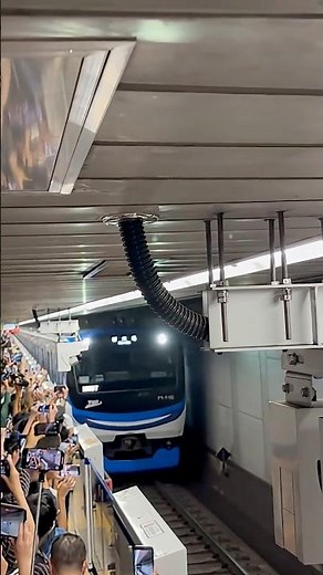 りんかい線71-000型が東京テレポート駅に一番列車で入線するシーン#710 #鉄道 #回送列車 #train #電車 #一番街 #フジテレビ #お台場