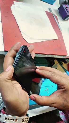 Customer Bola Pura Chipka Do! 📱💥 #technology #repairing#mobilerepair #folderrepairin