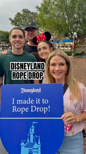 ROPE DROP DISNEYLAND