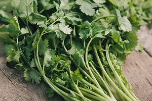 Simple tip to remove a bunch of herbs from the stem in SECONDS goes viral