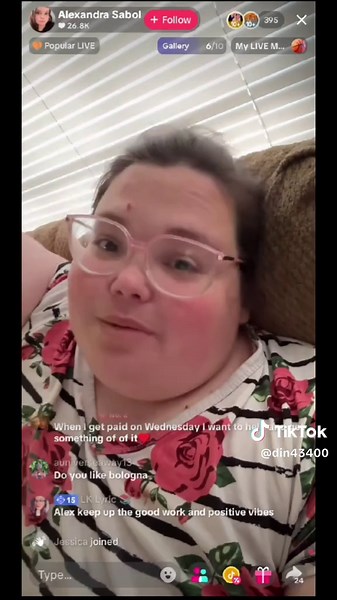 Donut Mom talks about the roaches in live #donutmom #tiktoktea #fyp #fypシ゚viral #viralvideo