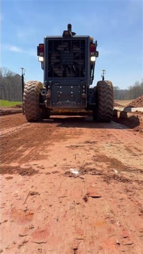‪@LeicaGeosystemsCH‬ Dual GPS machine control motor grader prepping subgrade for paving