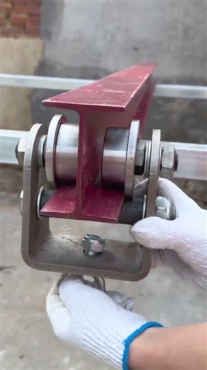 Small I-beam lifting wheel, 400 kg load capacity, for No. 10 I-beams, smooth push-pull operation.