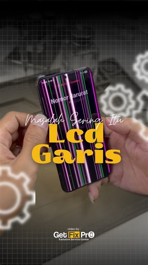 📱 Muncul garis di layar HP? Awalnya cuma satu garis tipis, lama-lama bisa nambah dan menyebar 😬 Masalah LCD bergaris biasanya terjadi karena panel layar mulai rusak, tekanan, benturan, panas, atau usia pemakaian ⚠️ Di layar AMOLED, garis sering jadi tanda awal kerusakan serius yang bisa berujung mati sebagian atau total. Kalau dipaksakan terus dipakai, risiko layar makin parah dan kenyamanan jelas terganggu 😩 Di GetFixPro Jogja, kami bantu cek kondisi dulu, jelasin apakah masih aman dipakai a