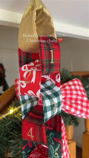 It’s finally complete, a reusable countdown to Christmas chain 🎄❤️ a countdown chain is one of my favourite Christmas traditions and a core memory I have from Christmas as a child! I hope that this can be a core memory for my children as well and maybe a heirloom piece one day 🤞🏻 I’ve filmed everything to do a tutorial of how I did it, coming soon! | Tinkering With Two