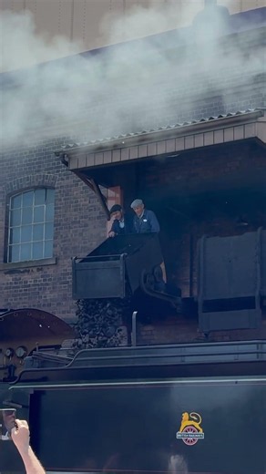 LBSC 32424 Beachy Head gets refuelled with coal at Didcot’s coal drop