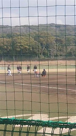 #志学館回想 令和8年3月主将村松は技術、知識、チーム運営の習得にかずさマジックへ研修。社会人の終日練習は各々改善、維持、向上の目的明確で無駄がない。そうさせてるのではなくそうして野球をやってきたステージなんだとフィードバックです。最後は船橋シニア先輩の鈴木選手からバット贈呈🙇