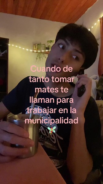Cuando de tanto tomar mates te llaman para trabajar en la municipalidad