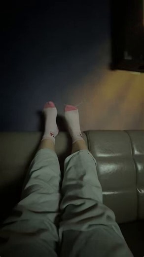 一個禮拜沒上班了，今天回來整個要死不活🫨近期唱歌唱得很頻繁（上癮）何時才能配點酒🍻