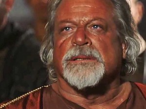 Gladiator director Scott recalls actor Oliver Reed dropping dead after drinking contest - London Globe