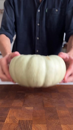 Pumpkin Kibbeh 👏 Kibbeh is a popular Lebanese dish that is usually made with a dough of bulgur and meat. It is commonly shaped into balls that are stuffed with a savoury filling before being deep fried, but it can also be layered and baked in the oven. This pumpkin kibbeh is a traditional and naturally vegan alternative to the versions containing meat. #kibbeh #pumpkin #pumpkinkibbeh #lebanesefood #veganchristmas #christmasrecipes #christmas #vegan | Hermann