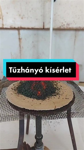 Tűzhányó kísérlet - Vulkános kémiai kísérlet Pannón Egyetemen