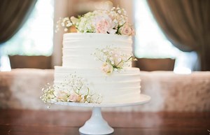 Enhance Your Wedding Cake With Fresh Floral Designs | LoveToKnow
